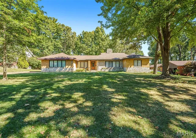 Photo 2 of Single family home for sale at 7369 Whitehaven Dr, Saint Louis, MO 63123 | MLS# MIS26029093 | Listing updated on 2026-05-27