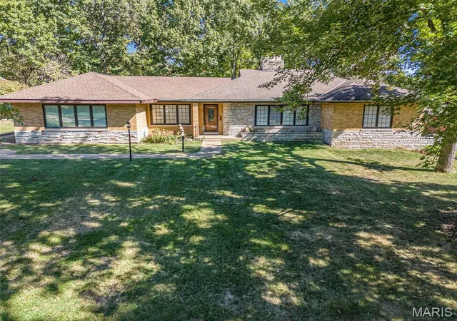 Photo 3 of Single family home for sale at 7369 Whitehaven Dr, Saint Louis, MO 63123 | MLS# MIS26029093 | Listing updated on 2026-05-27