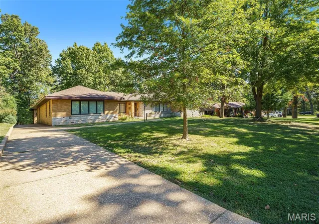 Photo 3 of Single family home for sale at 7369 Whitehaven Dr, Saint Louis, MO 63123 | MLS# MIS26029093 | Listing updated on 2026-05-27