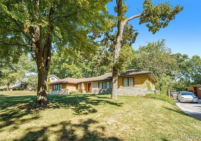 Photo 4 of Single family home for sale at 7369 Whitehaven Dr, Saint Louis, MO 63123 | MLS# MIS26029093 | Listing updated on 2026-05-27