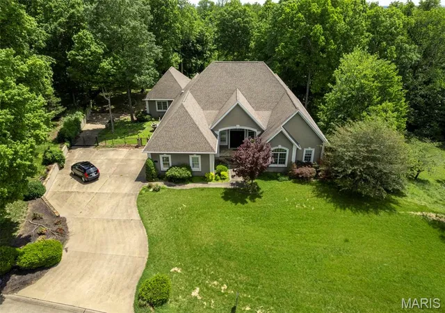 Homes for sale in Cape Girardeau, MO | 425 Windwood Lake Dr, Cape Girardeau, MO 63701 | MLS# MIS26029118