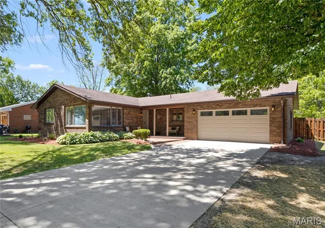 1st image of 5 Magnolia Dr, Moro, IL 62067 | MLS# MIS26029137