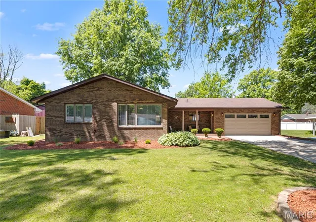 2nd image of 5 Magnolia Dr, Moro, IL 62067 | MLS# MIS26029137