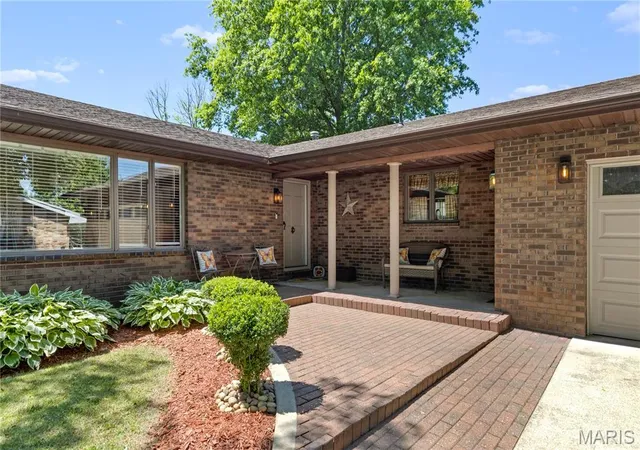 3rd image of 5 Magnolia Dr, Moro, IL 62067 | MLS# MIS26029137