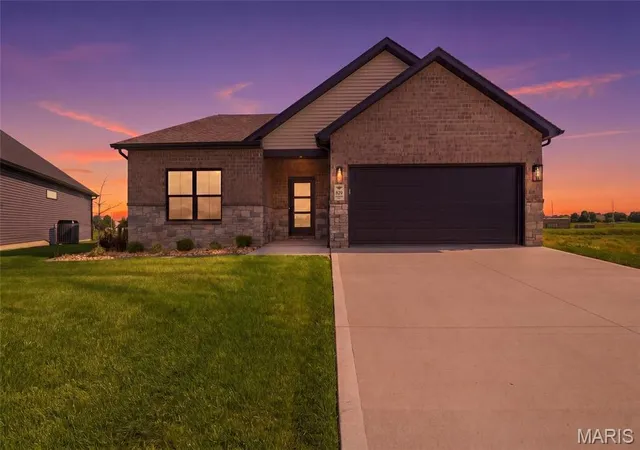 Photo 2 of Single family home for sale at 829 Bushwood Wy, O Fallon, IL 62269 | MLS# MIS26029188 | Listing updated on 2026-09-20
