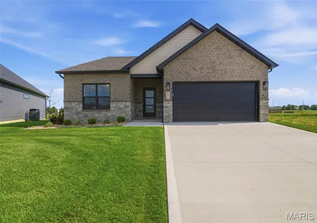 Photo 3 of Single family home for sale at 829 Bushwood Wy, O Fallon, IL 62269 | MLS# MIS26029188 | Listing updated on 2026-09-20
