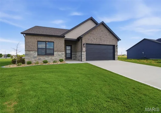 Homes for sale in O'fallon, IL | 829 Bushwood Wy, O'fallon, IL 62269 | MLS# MIS26029188