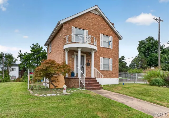 Photo 2 of Sale Pending at 1400 Burd Ave, Saint Louis, MO 63112 | MLS# MIS26029199 | Listing updated on 2026-08-15