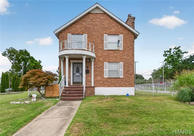 Photo 3 of Sale Pending at 1400 Burd Ave, Saint Louis, MO 63112 | MLS# MIS26029199 | Listing updated on 2026-08-15