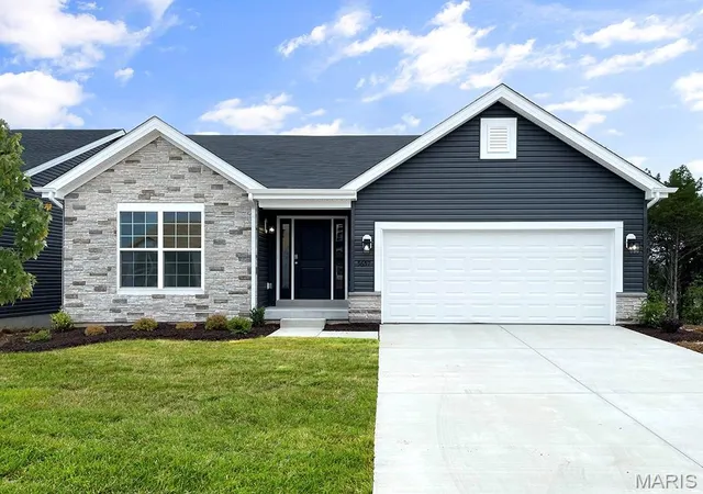 Homes for sale in Maryland Heights, MO | 12224 Louiselle Park Dr, Maryland Heights, MO 63043 | MLS# MIS26029209