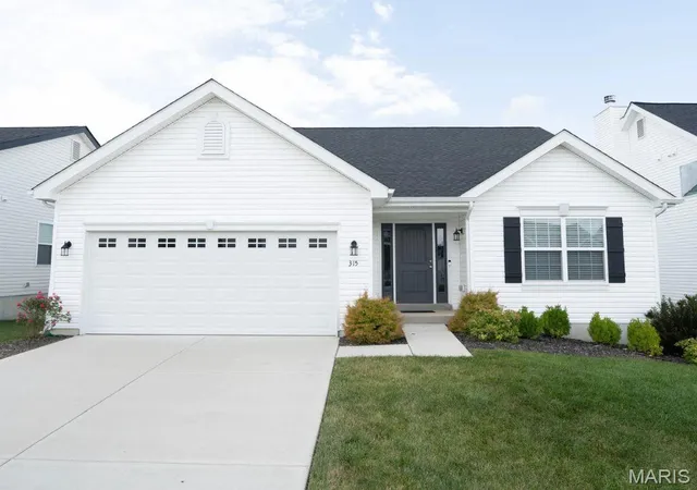 Homes for sale in Maryland Heights, MO | 12244 Louiselle Park Dr, Maryland Heights, MO 63043 | MLS# MIS26029217