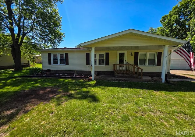 Photo 1 of Manufactured home for sale at 716 Myrtle St, Staunton, IL 62088 | MLS# MIS26029257 | Listing updated on 2026-09-14