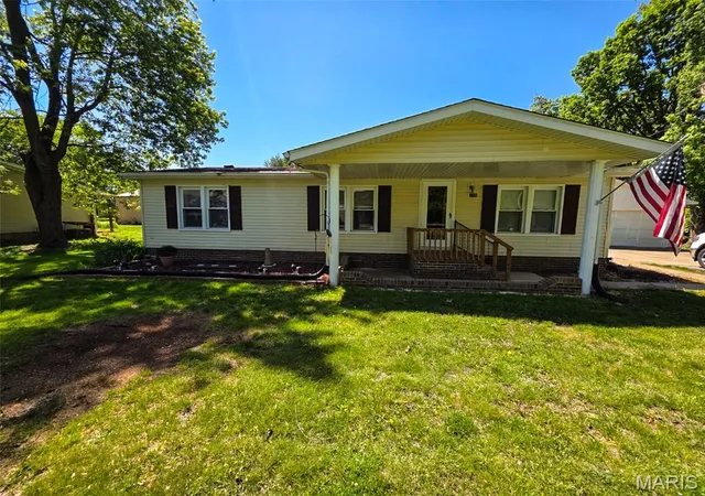 Photo 15 of Manufactured home for sale at 716 Myrtle St, Staunton, IL 62088 | MLS# MIS26029257 | Listing updated on 2026-09-14