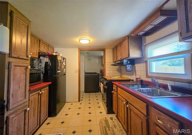 Photo 3 of Manufactured home for sale at 716 Myrtle St, Staunton, IL 62088 | MLS# MIS26029257 | Listing updated on 2026-09-14