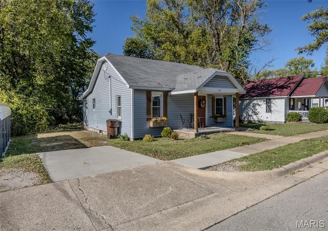 Homes for sale in Lebanon, MO | 545 W Pierce St, Lebanon, MO 65536 | MLS# MIS26029266