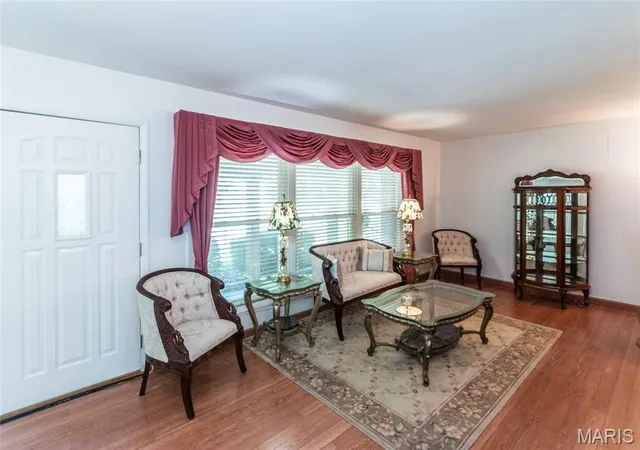 3rd image of 1204 Hobson Dr, Saint Louis, MO 63135 | MLS# MIS26029272