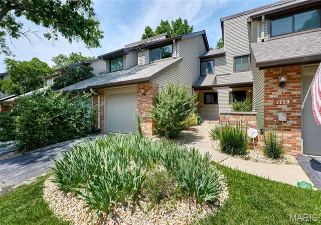 Photo 2 of Single family home for sale at 1755 Robin Knoll Ct, St Louis, MO 63146 | MLS# MIS26029287 | Listing updated on 2026-09-14
