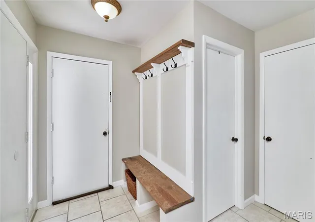 Photo 3 of Single family home for sale at 1755 Robin Knoll Ct, St Louis, MO 63146 | MLS# MIS26029287 | Listing updated on 2026-09-14