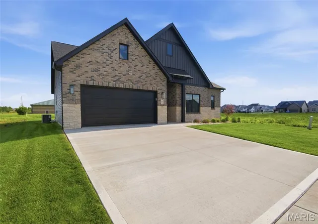 Homes for sale in O'fallon, IL | 837 Bushwood Wy, O'fallon, IL 62269 | MLS# MIS26029294