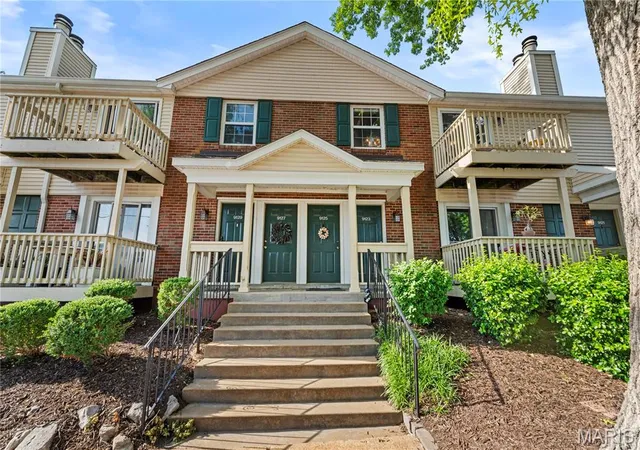 1st image of 9125 N Swan Cir, Saint Louis, MO 63144 | MLS# MIS26029321