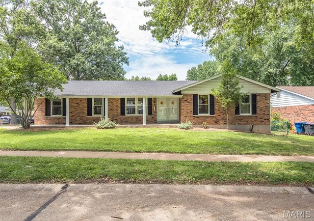 Photo 1 of Sale Pending at 3633 Rue De Renard, Florissant, MO 63034 | MLS# MIS26029374 | Listing updated on 2026-08-21