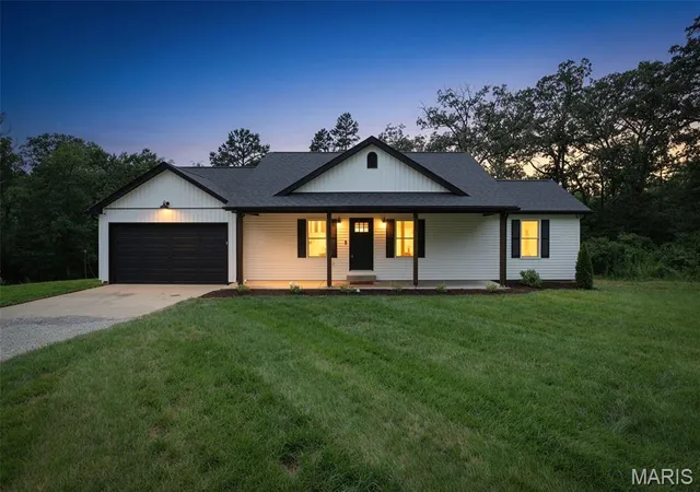 Homes for sale in Farmington, MO | 302 Chestnut View Rd, Farmington, MO 63640 | MLS# MIS26029389