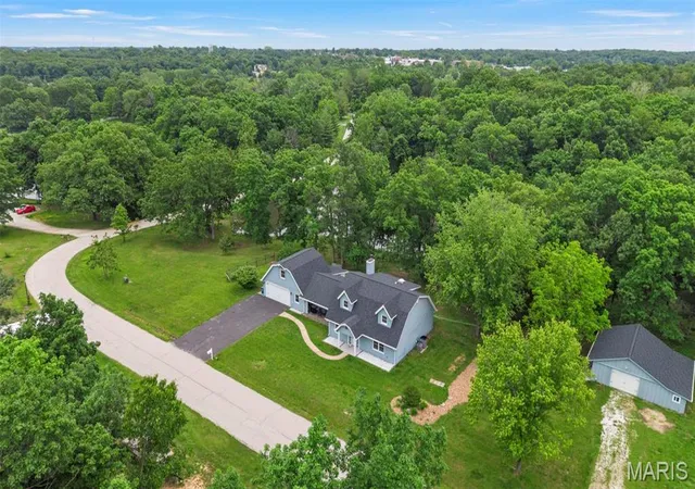 4th image of 10 Briarwood Ct, Warrenton, MO 63383 | MLS# MIS26029390