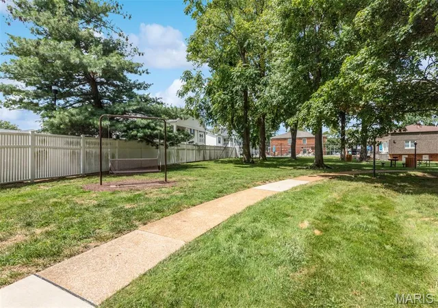Homes for sale in Oakville, MO | 4353 Chateau De Ville Drive, Oakville, MO 63129 | Houzeo