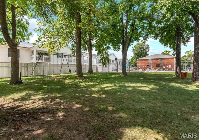 Homes for sale in Oakville, MO | 4353 Chateau De Ville Drive, Oakville, MO 63129 | Houzeo