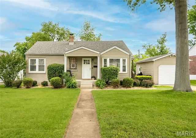 Homes for sale in Kirkwood, MO | 581 Meadowridge Dr, Kirkwood, MO 63122 | MLS# MIS26029411