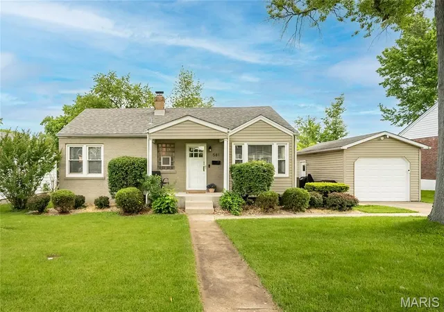 Homes for sale in Kirkwood, MO | 581 Meadowridge Dr, Kirkwood, MO 63122 | MLS# MIS26029411