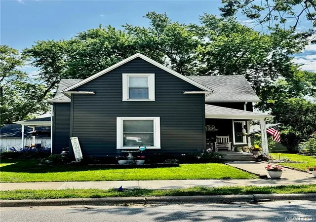 Photo 1 of Single family home for sale at 420 Eastern Ave, Greenville, IL 62246 | MLS# MIS26029412 | Listing updated on 2026-10-03