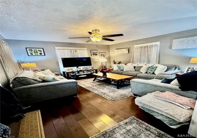 Photo 2 of Single family home for sale at 420 Eastern Ave, Greenville, IL 62246 | MLS# MIS26029412 | Listing updated on 2026-10-03