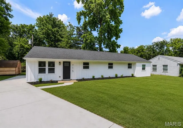 Homes for sale in Kirkwood, MO | 715 Westchester Ct, Kirkwood, MO 63122 | MLS# MIS26029459