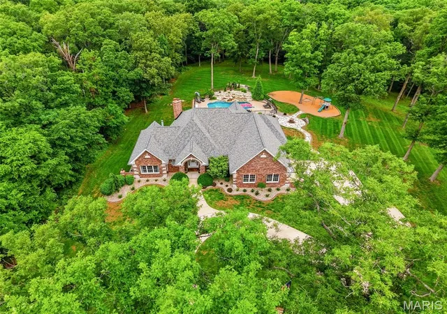 3rd image of 4325 Hueffmeier Rd, Defiance, MO 63341 | MLS# MIS26029468
