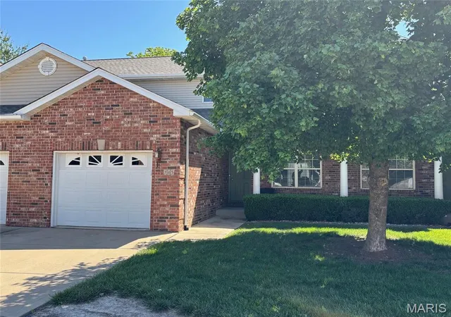 Homes for sale in O'fallon, IL | 745 Erika St, O'fallon, IL 62269 | MLS# MIS26029567