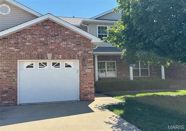Homes for sale in O'fallon, IL | 745 Erika St, O'fallon, IL 62269 | MLS# MIS26029567