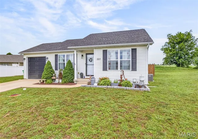 Homes for sale in Farmington, MO | 327 Bucking Horse Dr, Farmington, MO 63640 | MLS# MIS26029569