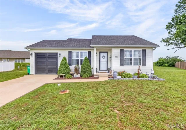 Homes for sale in Farmington, MO | 327 Bucking Horse Dr, Farmington, MO 63640 | MLS# MIS26029569