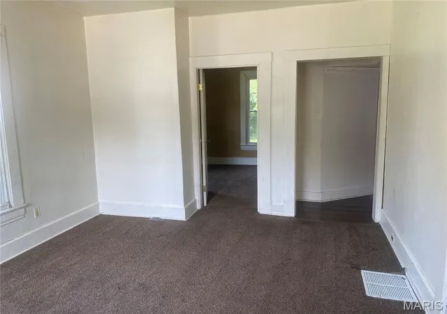Photo 2 of Single family home for sale at 1105 W 9Th St, Alton, IL 62002 | MLS# MIS26029570 | Listing updated on 2026-08-27