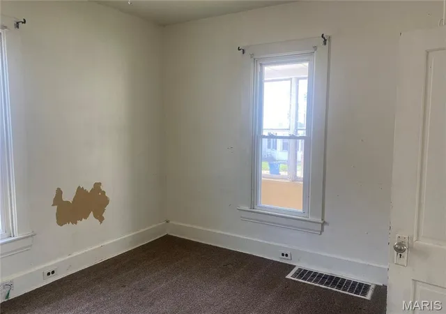Photo 4 of Single family home for sale at 1105 W 9Th St, Alton, IL 62002 | MLS# MIS26029570 | Listing updated on 2026-08-27