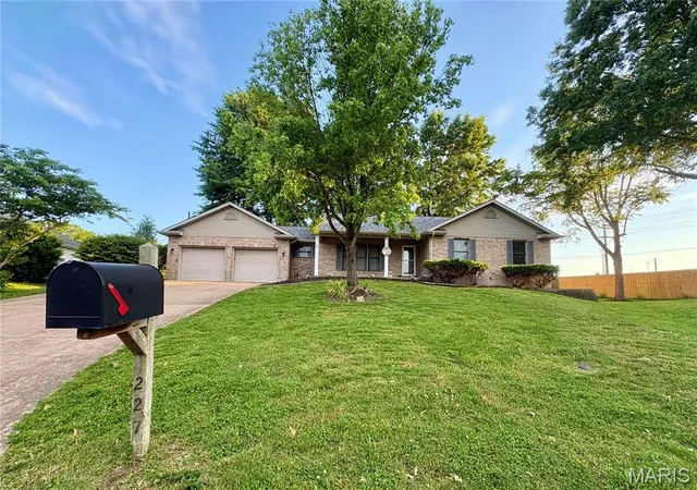 Homes for sale in Bourbon, MO | 227 Robin Ct, Bourbon, MO 65441 | MLS# MIS26029611