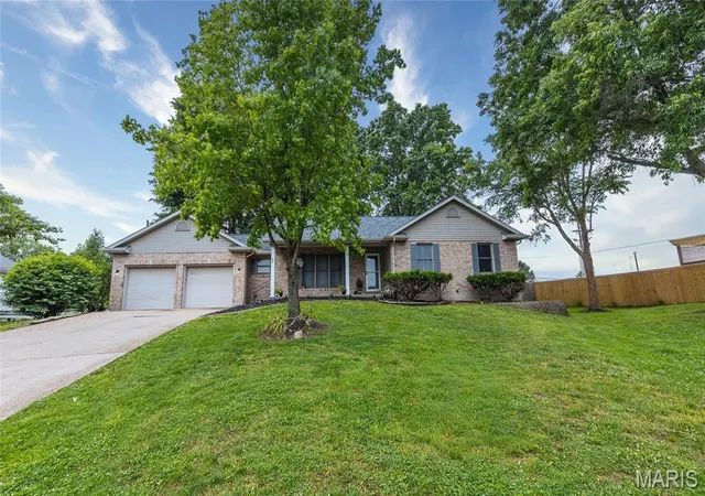 Homes for sale in Bourbon, MO | 227 Robin Ct, Bourbon, MO 65441 | MLS# MIS26029611