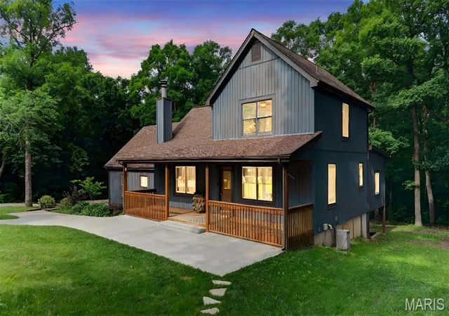 Photo 3 of Sale Pending at 19289 Fox Meadow Ln, Marthasville, MO 63357 | MLS# MIS26029648 | Listing updated on 2026-09-25
