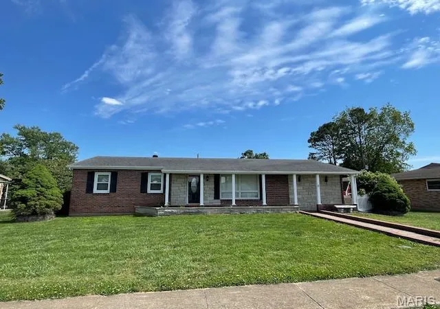 Homes for sale in Fredericktown, MO | 7 Hillcrest Dr, Fredericktown, MO 63645 | MLS# MIS26029649