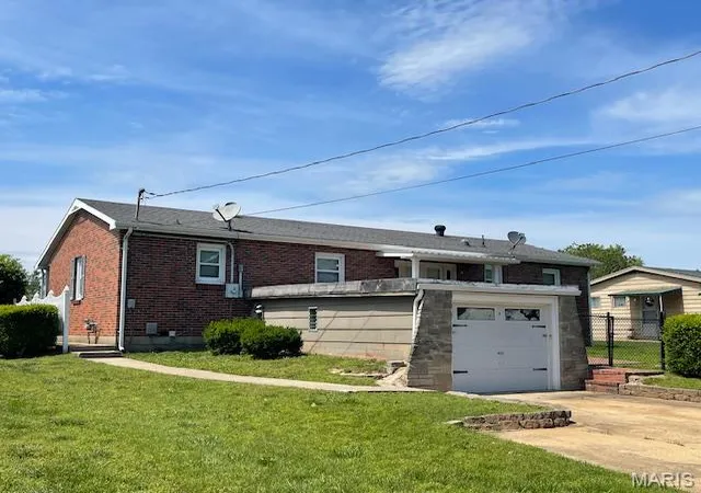Homes for sale in Fredericktown, MO | 7 Hillcrest Dr, Fredericktown, MO 63645 | MLS# MIS26029649