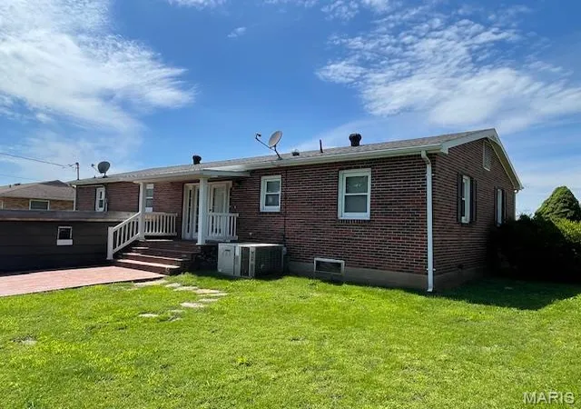 Homes for sale in Fredericktown, MO | 7 Hillcrest Dr, Fredericktown, MO 63645 | MLS# MIS26029649