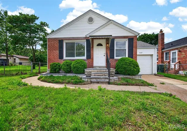 Photo 1 of Sale Pending at 1127 Pembroke Dr, Saint Louis, MO 63119 | MLS# MIS26029656 | Listing updated on 2026-10-01