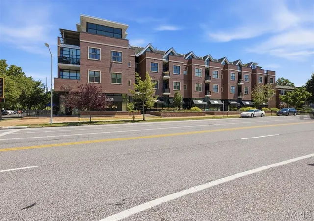 Homes for sale in Clayton, MO | 6451 Clayton Rd #208, Clayton, MO 63117 | MLS# MIS26029658