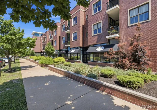 Homes for sale in Clayton, MO | 6451 Clayton Rd #208, Clayton, MO 63117 | MLS# MIS26029658